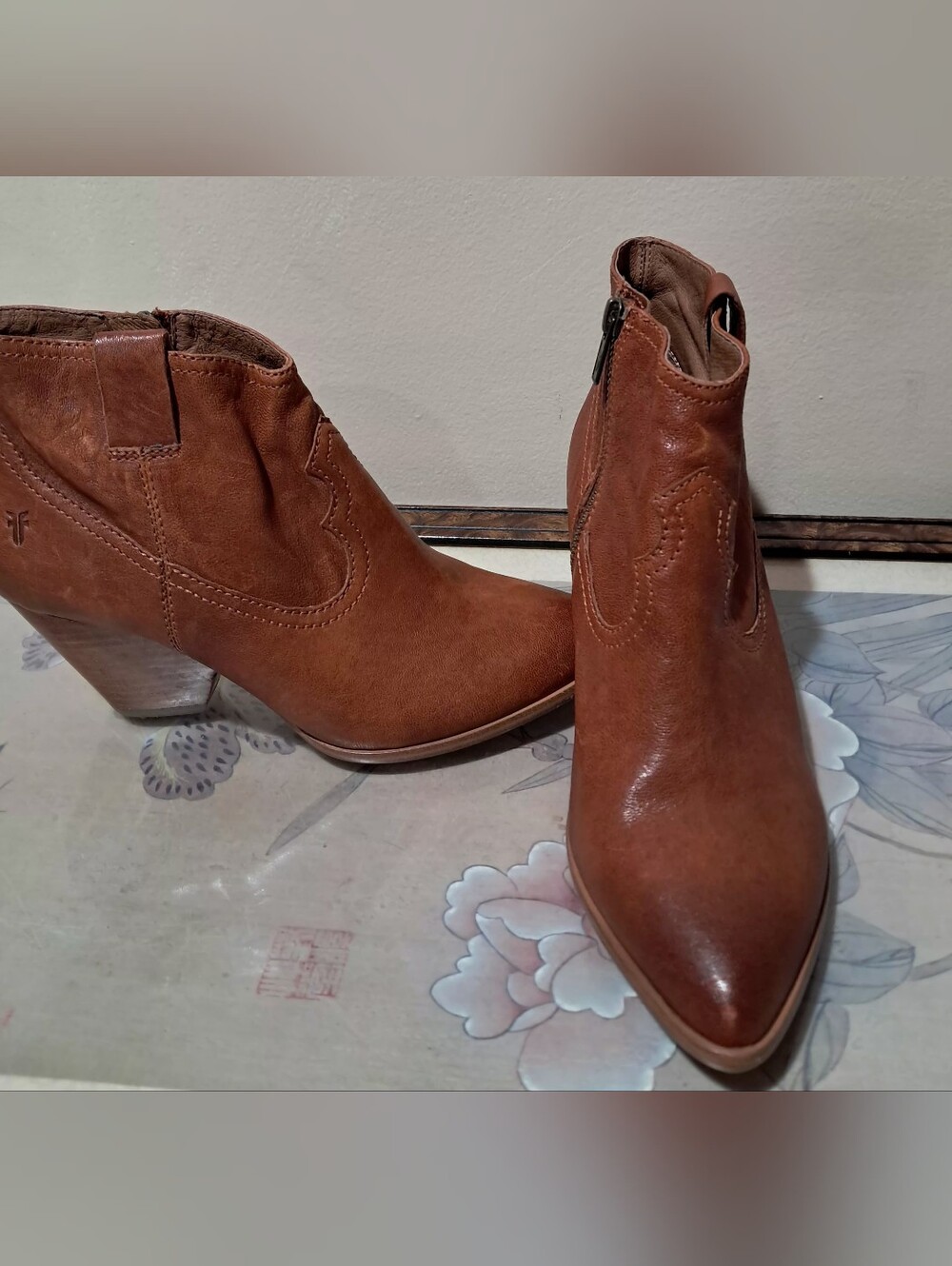 FRYE Western Cowboy Ankle Boots Cognac Brown Leather Pointed Toe Size 7.5M